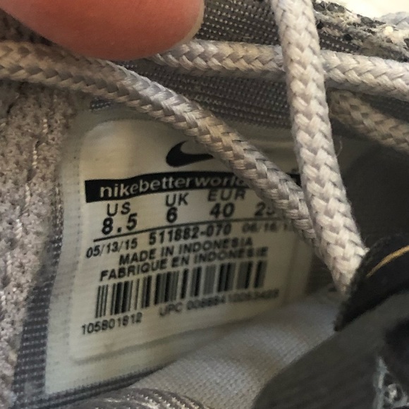 ✔️ GUC✔️ NIKE grey/gold Roshe One ~ size 8.5 - Picture 8 of 8